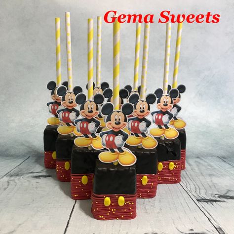 Mickey Mouse Birthday Snack Table, Mickey Mouse Rice Krispie Treats Diy, Mickey Mouse Rice Crispy Treats, Mickey Mouse Treat Table Ideas, Mickey Mouse Party Desserts, Mickey And Minnie Dessert Table, Mickey Mouse Deserts Ideas, Mickey Mouse Birthday Treat Ideas, Mickey Mouse Snack Table