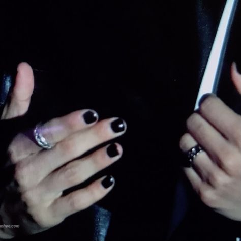 Black Nails Male Aesthetic, Black Nail Polish Aesthetic Grunge, Men Black Nail Polish, Man With Painted Nails, Nail Polish Aesthetic Grunge, Black Painted Nails Aesthetic, Chipped Black Nails Aesthetic, Nail Painting Aesthetic, Black Nails Men Aesthetic