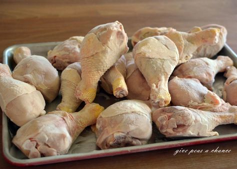 how to flash freeze chicken, vegetables, and fruits so they don't stick together. #flashfreeze #freezertip #freezercooking Freezing Chicken, Give Peas A Chance, Frozen Chicken, Freezer Cooking, Flash, Frozen, Stuffed Mushrooms, Chicken, Fruit