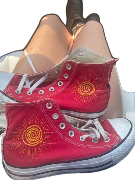 Embroidered Red Converse, Cool Converse Designs, Sun Shoes, Converse Design, Embroidered Converse, Red Converse, Fire Fits, Cute Embroidery, Shoe Inspo