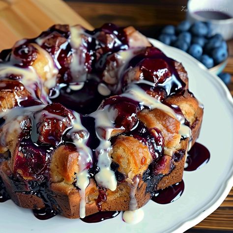 Blueberry Monkey Bread Fruit Monkey Bread, Lemon Blueberry Bread Pudding, Blueberry Monkey Bread Recipe, Things To Make With Blueberry Pie Filling, Blueberry Cake Roll, Blueberry Monkey Bread, Blueberry Fritters, Recipes Using Blueberry Pie Filling, Recipe With Blueberries