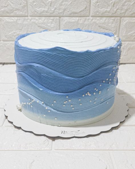 Sea Cakes Birthday, Blue Bday Cake, Waves Cake, Ocean Birthday Cakes, Summer Birthday Cake, Wave Cake, Octonauts Birthday Party, Drop Cake, Cake Decorating Books