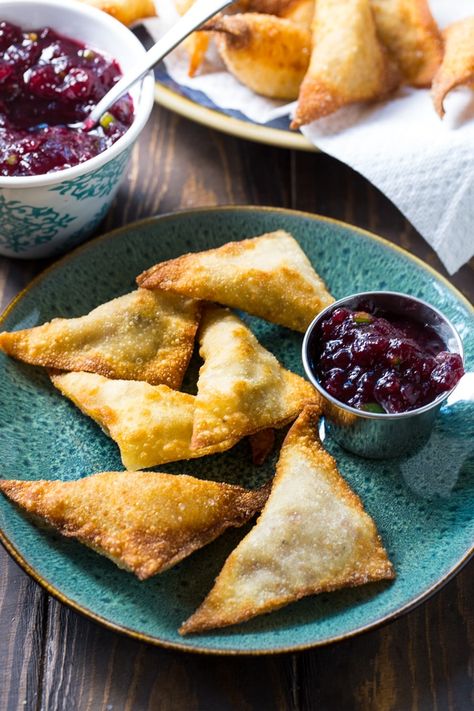 Thanksgiving Wontons made from leftover turkey and cranberry sauce Thanksgiving Wontons, Turkey Wontons, Football Finger Foods, Wonton Recipe, Thanksgiving Recipe Ideas, Traditional Turkey, Turkey And Stuffing, Cranberry Salsa, Turkey Cranberry