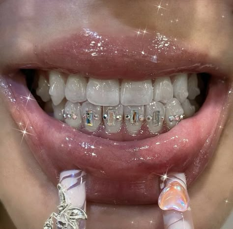 Bottom Tooth Gem, Tooth Bling, Tooth Gem Designs, Teeth Bling, Teeth Gems, Baguette Chain, Pretty Teeth, Dental Jewelry, Grillz Teeth