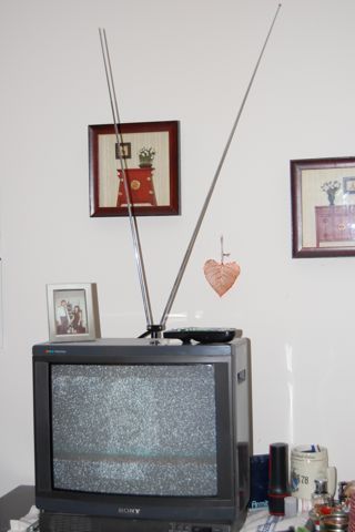 tv antenna....  affectionately known as "rabbit ears" 80’s Tv, 80s Tv Aesthetic, 90s Tv Aesthetic, Old Tv Aesthetic, Grant Chapman, Couples Movie Night, 90s Living Room, Tv Aesthetic, Antenna Tv