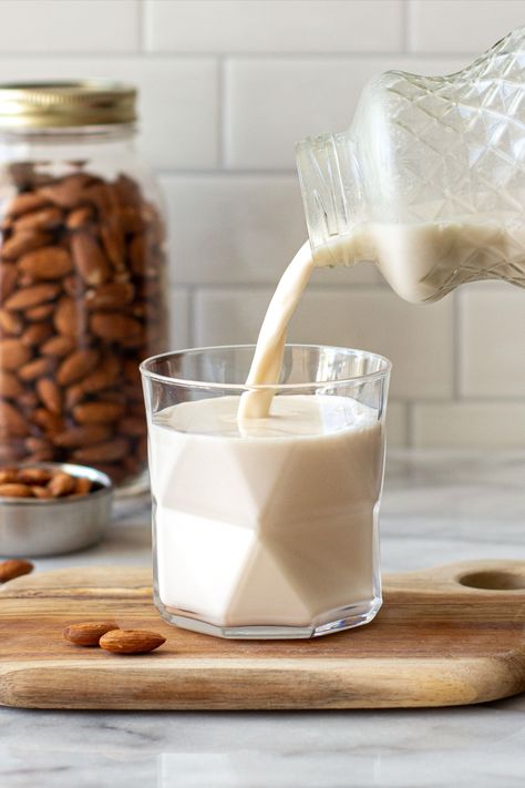 Easy, 3-ingredient homemade almond milk! Almond Milk Diy, Diy Nut Milk, Healthy Milk Recipes, Almond Milk Drinks, Diy Almond Milk, Homemade Nut Milk, Make Almond Milk, Almond Milk Recipes, Healthy Milk