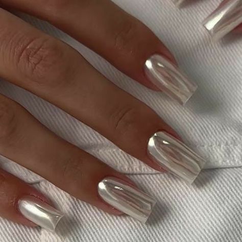 Silver Mettalic Nails, Chrome Nails Long Square, Silver Shiny Nails, Shimmer Acrylic Nails, New Years Nails 2023 Trends, Platinum Nails, Chrome Nails Designs, Pearl Nails, Silver Nails