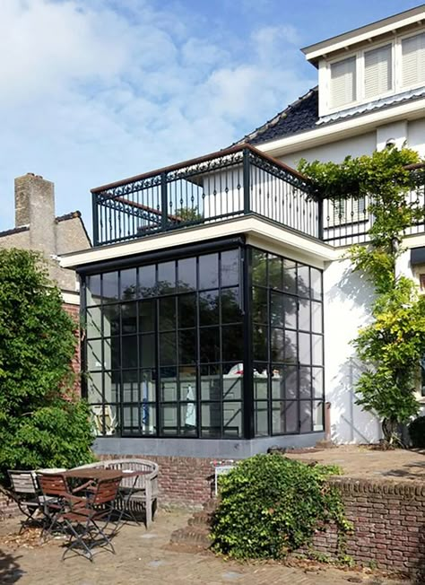 simply steel Modern Conservatory, Sunroom Designs, House Extension Design, Glass Room, Patio Roof, Have Inspiration, Porch Design, House Extensions, Exterior Brick