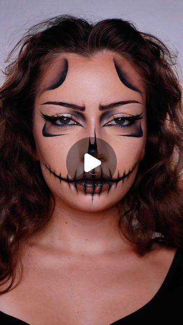 Héloïse Ravon on Instagram: "12/31 Halloween Makeup 🎃
•
•
#makeup #halloween#halloweenmakeup#halloweenmakeupideas#makeuplooks#makeupideas" Last Minute Halloween Makeup Simple, Halloween Makeup Simple, Last Minute Halloween Makeup, Zombie Face Paint, Zombie Make Up, Demon Face, Zombie Face, Last Minute Halloween, Makeup Simple