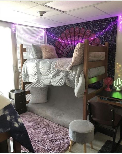 Dorm Room Organization Ideas, Organization Ideas On A Budget, Loft Bed Desk, Unique Dorm Room, Dorm Room Organization Diy, Room Organization Ideas, Small Apartment Bedrooms, Dorm Room Hacks, Cool Dorm Rooms