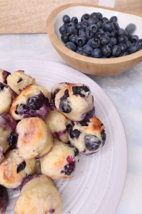 Healthy Baked Blueberry Greek Yogurt Fritters, Baked Blueberry Greek Yogurt Fritters, Healthy Yogurt Muffin Recipes, Yogurt Blueberry Cake, Recipes Using Greek Yogurt Desserts, Blueberry Greek Yogurt Fritters, Greek Yogurt Biscuits Healthy, Healthy Dessert Greek Yogurt, Blueberry Lunch Recipes