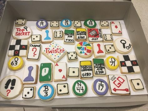 Game Night Cookies Decorated, Board Game Cookies Decorated, Board Game Cookies, Game Night Cookies, Game Night Theme Party For Adults, Game Night Snack Ideas, Game Night Birthday Party Ideas, Game Night Desserts, Game Night Party Ideas