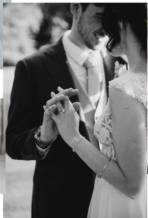 Informal Wedding Photos, Shy Couple Wedding Poses, Wedding Photo Ideas Black And White, Wedding Photos For Shy Couples, Wide Angle Wedding Photography, Shy Wedding Photos, Relaxed Wedding Photography, Intimate Bride And Groom Photos, Bride And Groom Studio Photos