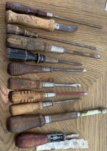 ad eBay - Find many great new & used options and get the best deals for Lot Of 11 Vintage Antique Wooden Handle Tools Including Keen Kutter Screwdriver at the best online prices at eBay! Free shipping for many products! Wood Working Tools, Antique Hand Tools, Camping Knots, Beehive Design, Antique Wooden Boxes, Screw Drivers, Old Crates, Vintage Hand Tools, Substance Painter