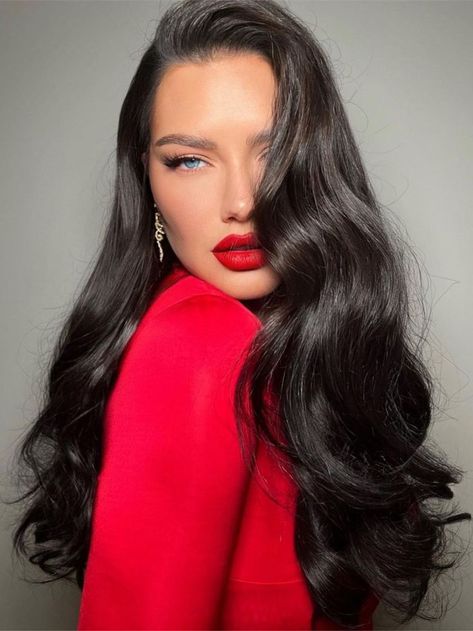 Adriana Lima Hair, Adriana Lima Makeup, Adrina Lima, Lima Model, Adriana Lima Style, Celebrity Beauty Secrets, Isabelle Adjani, Victoria Secret Models, Red Lip Makeup