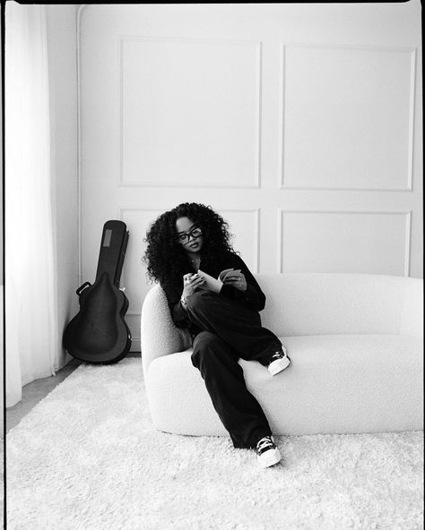 H.e.r Photoshoot, Musician Branding Photoshoot, Black Women Black And White Photography, Music Inspired Photoshoot, H.e.r Singer Aesthetic, H.e.r Aesthetic Singer, H E R Aesthetic, H E R Singer, R Aesthetic