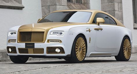 If a gold-decorated Rolls Royce Wraith is your definition of luxury and exclusivity, then the Mansory Wraith Palm Edition 999 is the automobile for you. Auto Rolls Royce, Rolls Royce Gold, Rolls Royce Wallpaper, Luxury Auto, Cj Jeep, Luxury Cars Rolls Royce, 2016 Cars, Rolls Royce Cullinan, Rolls Royce Wraith