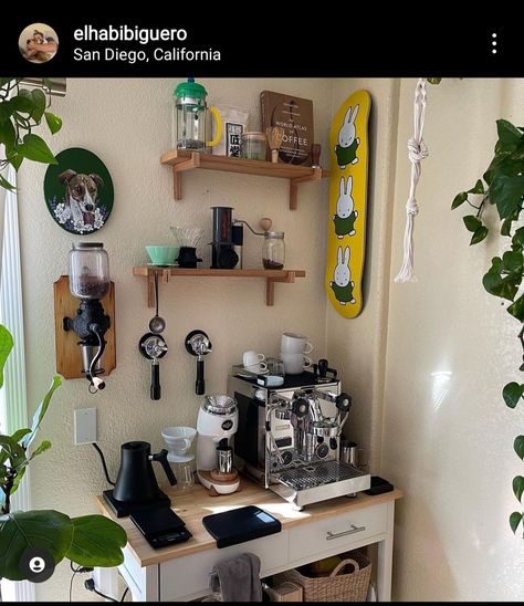 Tiny Coffee Bar Small Spaces, Espresso Bar At Home, Coffee Nook Aesthetic, Home Coffee Corner Ideas, Coffee Bar Ideas Aesthetic, Home Cafe Setup, Eclectic Coffee Bar, Espresso Bar Setup, Espresso Machine Bar