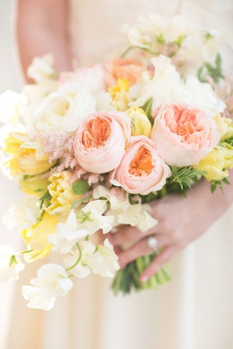 25 Stunning Wedding Bouquets - Part 14 - Belle The Magazine Sweet Pea Wedding Flowers, Tulip Bridal Bouquet, Yellow Bridal Bouquets, Bridal Bouquet Peach, Yellow Wedding Bouquet, Wedding Flowers Tulips, Bridal Bouquet Spring, Wedding Flower Guide, Pastel Wedding Flowers