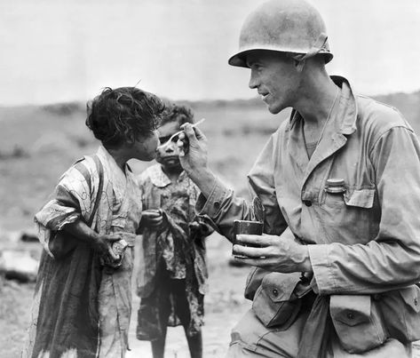 Powerful Pictures, Haunting Photos, American Soldier, History Magazine, Historical Images, American Soldiers, Historical Pictures, Historical Events, Photojournalism