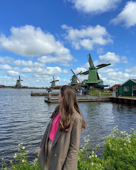 Pinterest board coming alive Zaandam took me by surprise 💚 Stunning architecture 📍Inntel Hotels Cutest museum-city 📍Zaanse Schans And an interesting Monet exposition 📍Monet Atelier Do I like green now? I guess I do😍😂 #zaandam #zaandamcity #zaanseschans #monet #amsterdam #thenetherlands #holland #dutch #architecture #travelphotography Zaanse Schans Photo Ideas, Amsterdam Ideas Photos, Zaanse Schans Netherlands, Euro Winter, Amsterdam Photography, Dutch Architecture, Amsterdam Photos, Zaanse Schans, Travel Picture Ideas