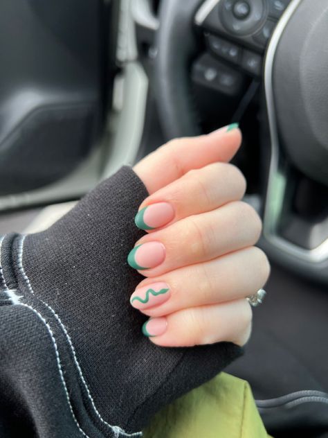 Short Nails Harry Potter, Simple Snake Nail Art, Nails Acrylic Harry Potter, Harry Potter Nail Inspiration, Simple Short Round Nail Designs, Harry Potter Nail Ideas Simple, Slytherin Nails Short, Harry Potter Nails Aesthetic, Simple Slytherin Nails