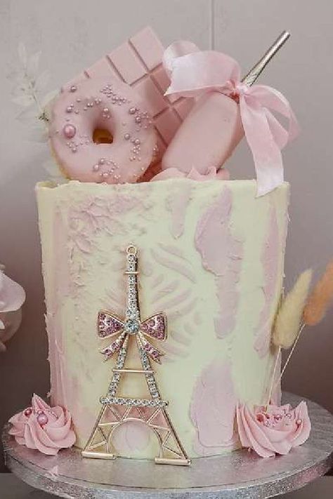 Paris Birthday Cake, Paris Birthday Party Ideas, Paris Birthday Cakes, Parisian Cake, Parisian Birthday, Parisian Birthday Party, Paris Birthday Party, Paris Cake, Vintage Party Ideas