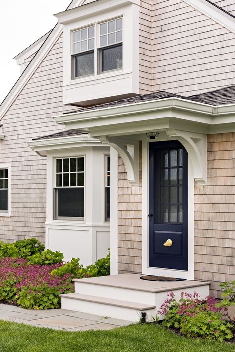 Cozy Cottage - McPhee Associates Small Nantucket Cottage, Cottage Entryway Exterior, Back Door Entrance Ideas, Nantucket Cottage Exterior, Nantucket House Exterior, New England Cottage Exterior, Cape Cod Front Door, Nantucket Exterior, Coastal Exteriors