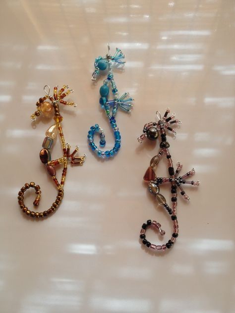 Seahorses Beaded Seahorse Pattern, Wire Bead Animals, Seed Bead Animals, Beaded Seahorse, Beaded Octopus, Bead Bugs, Beaded Insects, Wire Animals, Beaded Bugs