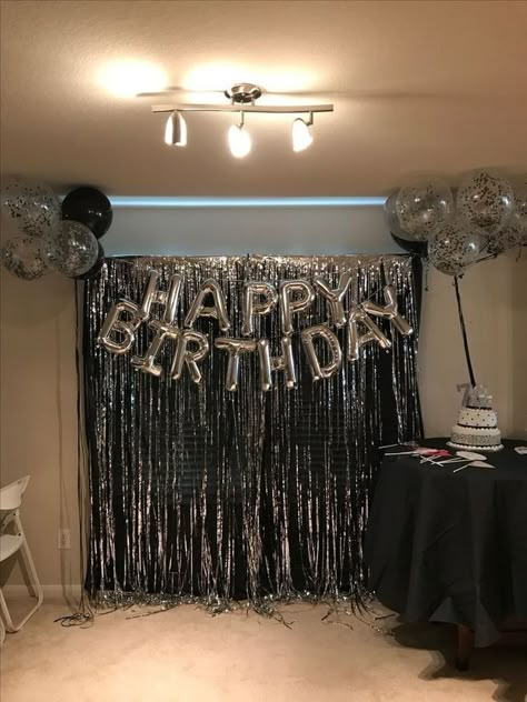 Guy Birthday Backdrop, 16 Birthday Party Backdrop, Back Drop Birthday Ideas, Sweet 16 Birthday Centerpieces, 21st Birthday Ideas Backdrop, Black 25th Birthday Party Ideas, Birthday Decoration Ideas Black And Silver, Black And Silver 40th Birthday Ideas, Black And Silver 30th Birthday Party