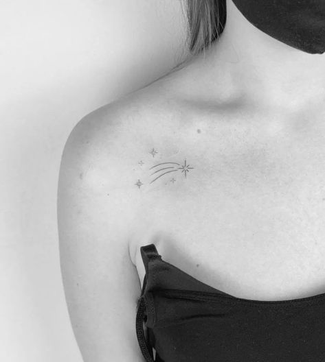 Comet Tattoo, Star Tattoo Ideas, Star Foot Tattoos, Star Tattoo On Wrist, Star Tattoo Meaning, Shooting Star Tattoo, Butterfly Tattoos On Arm, Small Star Tattoos, Wand Tattoo