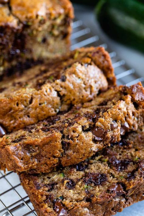 Zucchini Bread Recipes Chocolate, Chocolate Chip Bread Recipe, Zucchini Recipes Dessert, Easy Zucchini Bread, Best Zucchini Bread, Chocolate Chip Zucchini Bread, Quick Bread Recipes Easy, Zucchini Banana Bread, Crazy For Crust