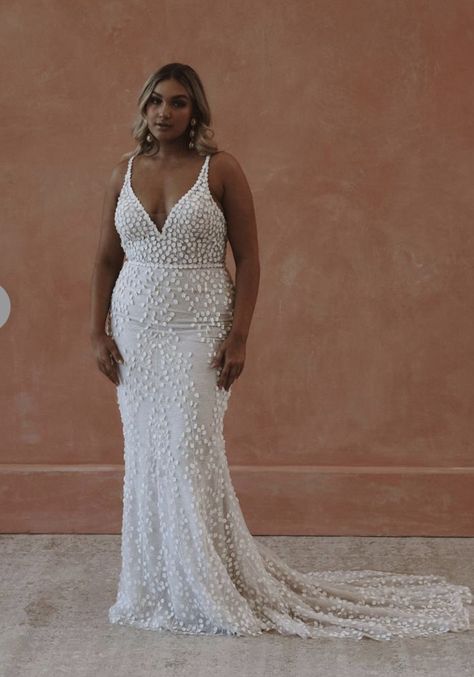 Low Back Wedding Dress Midsize, Mermaid Wedding Dress Mid Size, Timeless Wedding Dress Curvy Hip, Midsize Bridal Gown, Midsize Bride Mermaid Dress, Curvy Wedding Dress Sparkle, Made With Love Louie, Made With Love Bridal, Curvy Wedding