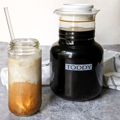 Toddy Cold Brew Recipe - Jamil Ghar Cold Brew Concentrate, Iced Matcha Green Tea, Blended Coffee Drinks, Iced White Chocolate Mocha, Cinnamon Dolce Syrup, Cinnamon Dolce Latte, Cold Brew Coffee Recipe, Cold Brew Recipe, Cold Brew At Home