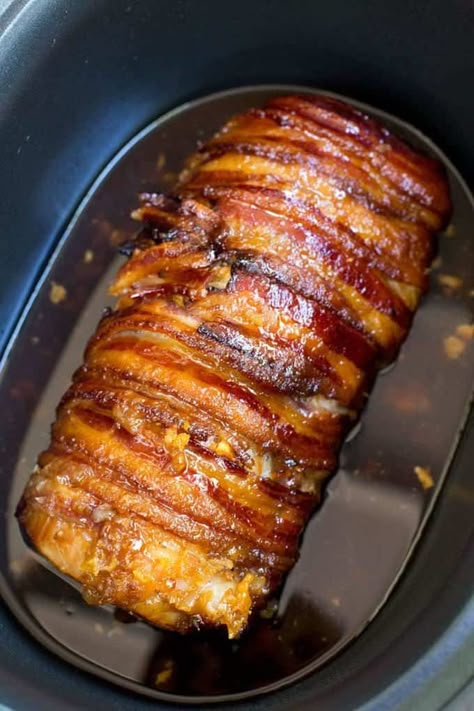 Garlic Pork Loin, Pork Lion Recipes, Christmas Crockpot Recipes, Bacon Wrapped Pork Loin, Crockpot Pork Loin, Slow Cooker Pork Loin, Slow Cooker Bacon, Bacon Wrapped Pork Tenderloin, Dinner Then Dessert