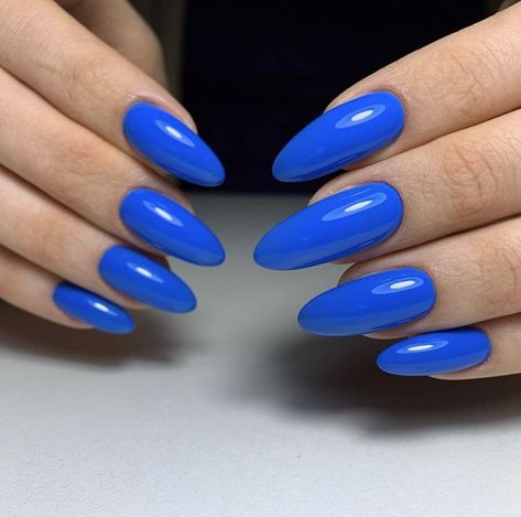 Blue Nail Trends for Winter 2023-2024 16 Ideas: Stay Stylish in the Cold Season - women-club.online Hot Blue Nails, Blue Nail Trends, Nail Makeover, Hottest Nail Trends, Fashion Shades, Ombre Nails Glitter, Ombre Acrylic Nails, Nail Pictures, Food Snacks