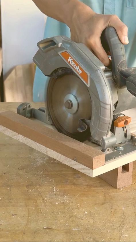 Circular Saw Guide, Diy Furniture Cheap, Creative Woodworking, Diy Crafts Life Hacks, Diy Barbie Furniture, Sneakers Green, Diy Patio Furniture Cheap, Carpentry Diy, Woodworking Plans Diy