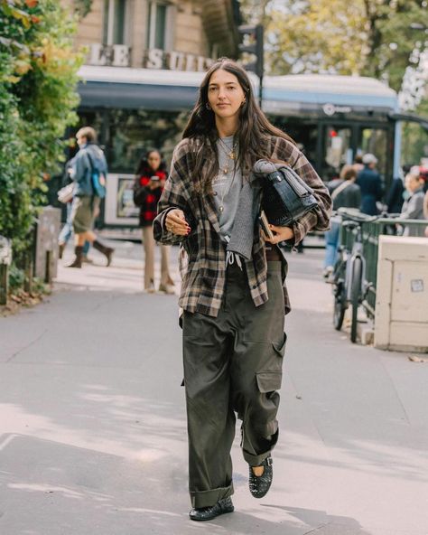 ________ @ya_______i 📸 @AsiatTypek ✨ 🤎 @MartaOldrini 🩶 #pfw #pfwstreetstyle #parisfashionweek #parisstreetstyle #parisianstyle #parisianstreetstyle #parisianchic #pfwstreetstyle #theparisguru #theparisianchiqu #styles#streetstyle #fashioninspo #fashioninspiration #stylinginspiration #ootdinspo #stylinginspo #fahionblogger #outfitinspiration #fashionblog #outfitinspo Pfw Street Style, Street Style Parisian, Fashion Creative, Paris Street Style, Parisian Chic, Petite Fashion, Parisian Style, Instagram Fashion, Creative Director