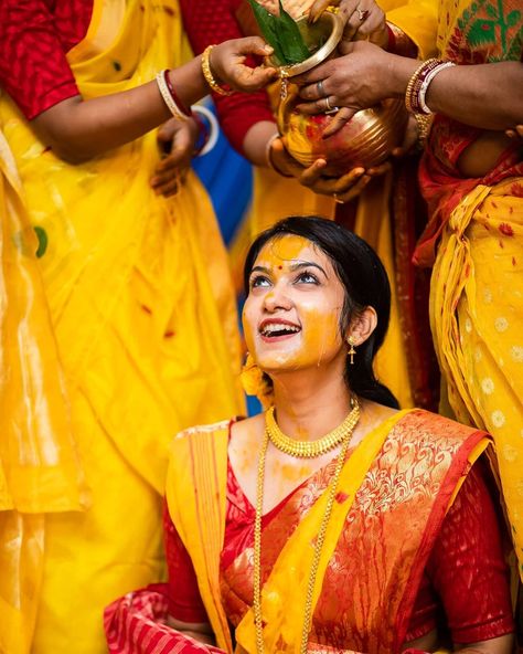 2,674 Likes, 4 Comments - Bengali Weddings-SacredShaadi (@sacredshaadi) on Instagram: “Gaye Holud 👰💛 . . 👰Bride : @miss.bhattacharya 📸Photographer : @memoriesandmoment…” Bengali Bride Makeup, Holud Bride, Haldi Poses For Bride, Haldi Photoshoot, Indian Wedding Pictures, Bride Photos Poses, Bengali Bride, Marriage Photos, Bride Photoshoot