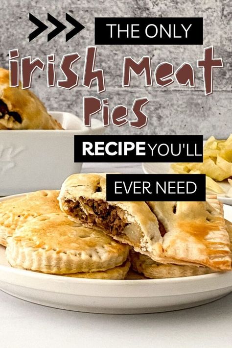 Irish Dinner Recipes, Irish Dinner, Irish Recipes Authentic, Irish Cooking, Meat Pie Recipe, Irish Dishes, Cabbage And Potatoes, Irish Cuisine, Hand Pie Recipes