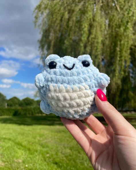 Hanigurumi | 🌊💙 Crochet frog plushie in sky blue! Link to my Etsy in bio #crochet #crochetlove #amigurumi #amigurumilove #plushies #plushieofinstagram... | Instagram Crochet Blue Amigurumi, Blue Plushie, Blue Amigurumi, Baby Plushies, Frog Plushie, Frog Amigurumi, Frog Gifts, Crochet Frog, Amigurumi Ideas