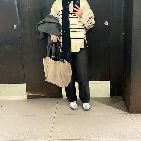 Adidas samba zara jersey shein grey jeans pull and bear bag coat from si.ma.boutique Bear Bag, Pull And Bear, Grey Jeans, Hijab Outfit, Adidas Samba, Zara, Adidas, Boutique, Grey