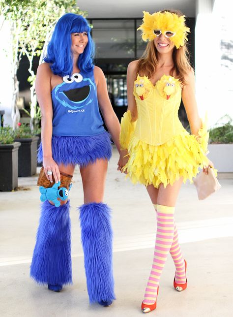 Sydne-Style-DIY-Halloween-costume-ideas-blogger-fashion-style-sesame-street-big-bird-cookie-monster-couples-costume-ideas-friends-blue-yellow Big Bird Nails, Colorful Costume Ideas, Summer Costume Ideas, Yellow Costume Ideas, Yellow Halloween Costumes, Blue Costume Ideas, Tweety Bird Costume, Sesame Street Costume, Feather Wig