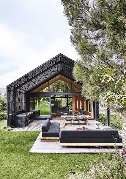 Photo 1 of 12 in A Hotelier Realizes a Modern Barn For His Family’s Retreat in South Africa - Dwell Modern Greenhouses, Timber Pergola, Craftsman Bungalow, Casa Country, Modern Barn House, Shed Homes, Barn Style House, Building A Shed, Modern Barn