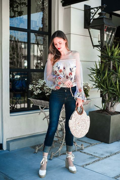 Off the shoulder top and white espadrille wedges // Alyssa Campanella The A List First Date Outfit Spring, Casual First Date Outfit, Alpargatas Outfit, First Date Outfit Casual, Espadrilles Outfit, First Date Outfit, Wedges Outfit, Outfits Juvenil, First Date Outfits