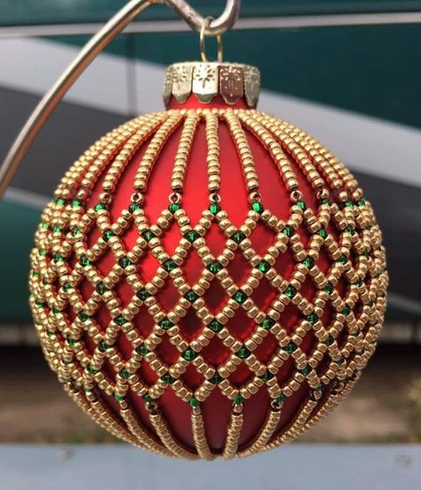 Beaded Ornaments Patterns, Beaded Christmas Balls Free Pattern, Beaded Christmas Ornaments Patterns Free, Beaded Holiday Ornaments, Beaded Ornaments Diy, Beaded Snowflakes Ornament, Beaded Christmas Decorations, Beaded Ornament Covers, Diy Beaded Ornaments