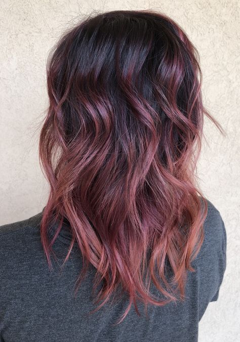 Rose Gold Balayage ❤️❤️❤️ Rose Gold Balayage Brunettes, Rose Gold Brown Hair, Rose Gold Hair Brunette, Brown Hair Color Shades, Gold Balayage, Rose Gold Balayage, Dark Curly Hair, Gold Hair Colors, Black Hair Balayage