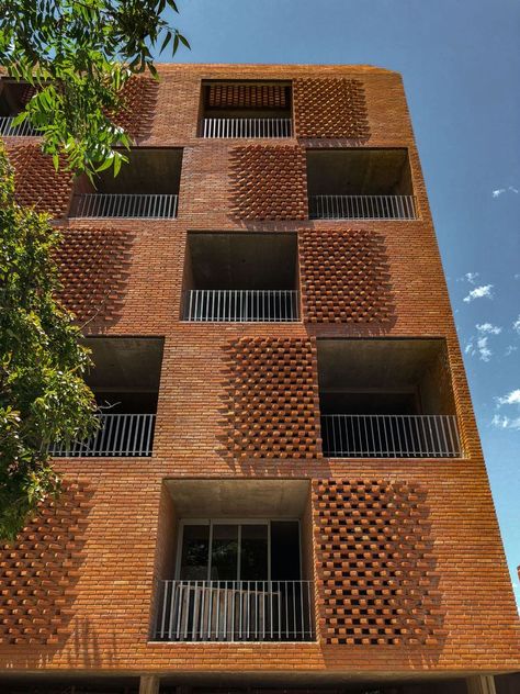 Gallery of Damero Building / Francisco Cadau Oficina de Arquitectura - 9 Brick Building Architecture, Brick Facade Design, Brick Apartment Building, Building Facade Design, Brick Elevation, Najdi Architecture, Bricks Facade, Industrial Building Design, Wood And Brick