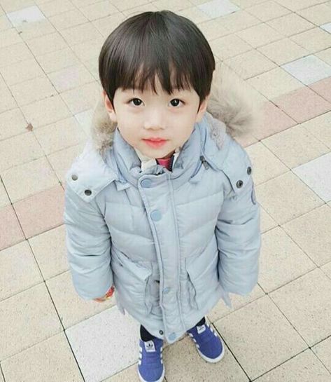 Baby Ullzang, Photoshoot Boy, Baby Toys Newborn, Korean Baby, Baby Photoshoot Boy, Ulzzang Kids, Cute Asian Babies, Korean Babies