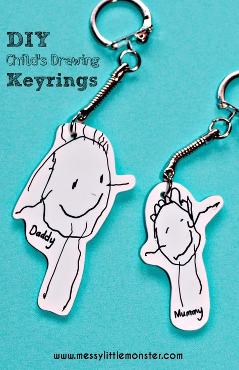 Shrinky Dinks Keyring using a child's first drawings.  A simple keepsake/ kid made gift.  Great for toddlers/ preschoolers. Personalised Keychain, Plastic Fou, Shrinky Dink Crafts, Diy Keyring, Gifts From Kids, Homemade Fathers Day Gifts, Cadeau Parents, Mothers Day Crafts For Kids, Father's Day Diy